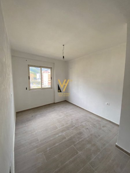 Tirane, shitet apartament 2+1+Ballkon Kati 4, 60 m² 85.000 € (FRESKU)