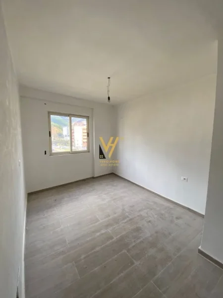 Tirane, shitet apartament 2+1+Ballkon Kati 4, 60 m² 85.000 € (FRESKU)