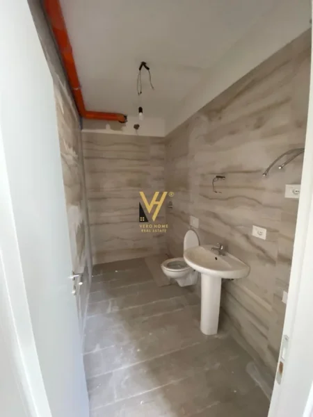 Tirane, shitet apartament 2+1+Ballkon Kati 4, 60 m² 85.000 € (FRESKU)