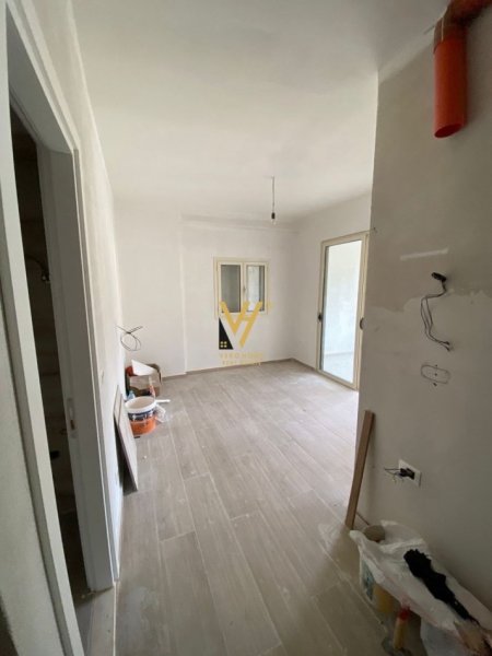 Tirane, shitet apartament 2+1+Ballkon Kati 4, 60 m² 85.000 € (FRESKU)