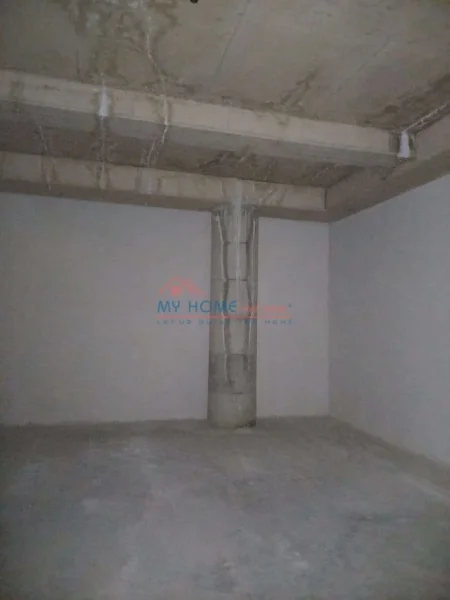 Tirane, jepet me qera magazine Kati -1, 157 m² 1.000 € (Bulevardi i Ri)