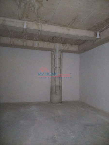 Tirane, jepet me qera magazine Kati -1, 157 m² 1.000 € (Bulevardi i Ri)