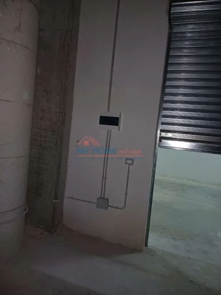 Tirane, jepet me qera magazine Kati -1, 157 m² 1.000 € (Bulevardi i Ri)