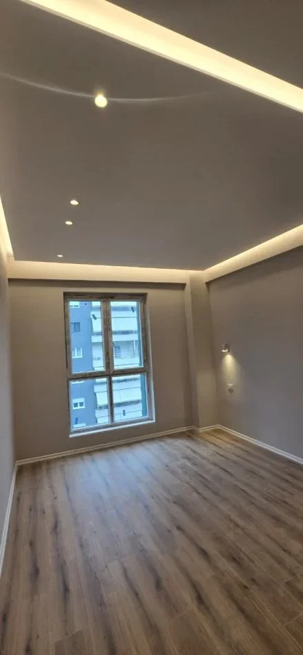 Tirane, jepet me qera zyre Kati 6, 100 m² 900 € (KOMUNA E PARISIT)