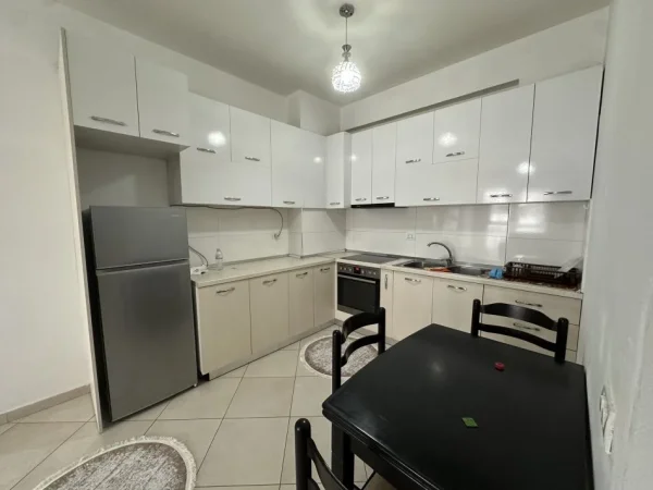 Tirane, jepet me qera apartament 2+1+Ballkon , 102 m² 50000 Lek (Rruga 5 maji)