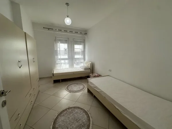 Tirane, jepet me qera apartament 2+1+Ballkon , 102 m² 50000 Lek (Rruga 5 maji)