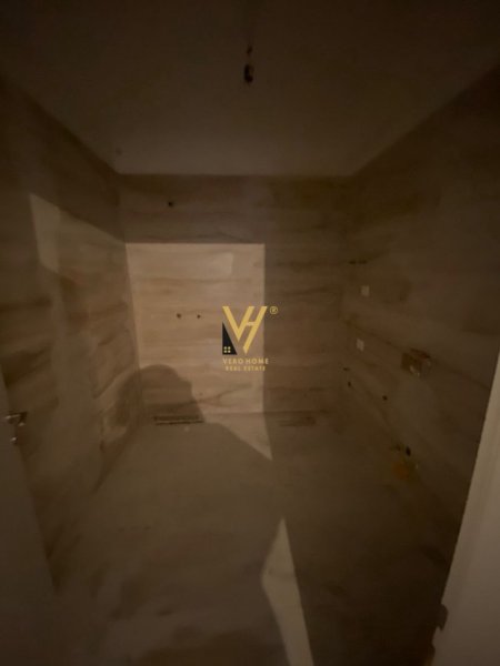 Tirane, shitet apartament 2+1+Ballkon Kati 4, 70 m² 95.000 € (FRESKU)