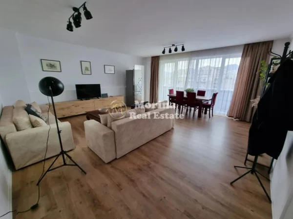 Tirane, jepet me qera apartament 1+1 Kati 5, 85 m² 750 € (Rruga Mine Peza)