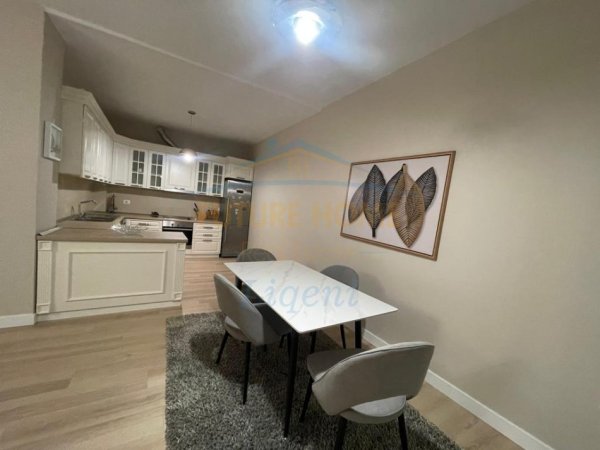 Tirane, jepet me qera apartament 2+1 Kati 3, 111 m² 730 € (Kopshti Botanik)
