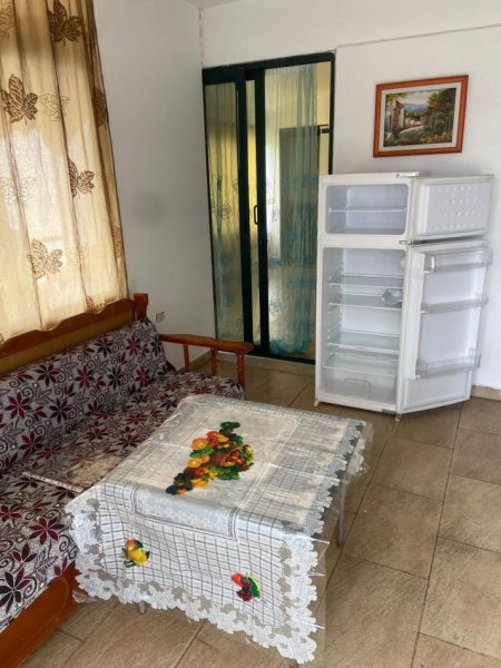 Jepet me Qira Hyrje 1+1 tek Rruga Jordan Misja,  300 €uro