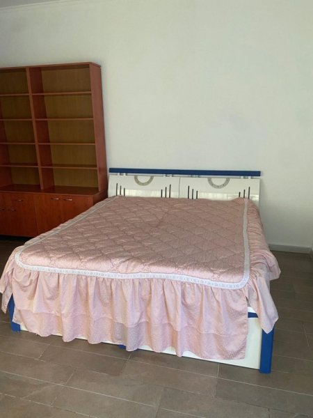 Jepet me Qira Hyrje 1+1 tek Rruga Jordan Misja,  300 €uro