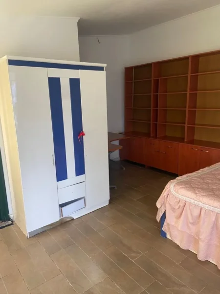 Jepet me Qira Hyrje 1+1 tek Rruga Jordan Misja,  300 €uro