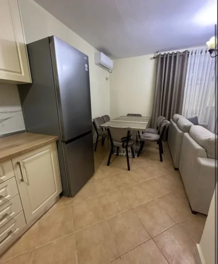 Tirane, jepet me qera apartament 2+1 Kati 4, 80 m² 700 € (BRRYLI)