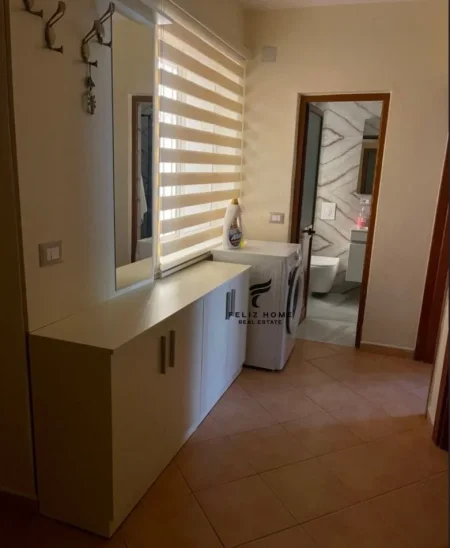 Tirane, jepet me qera apartament 2+1 Kati 4, 80 m² 700 € (BRRYLI)