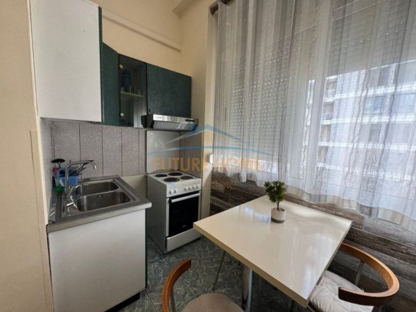 Tirane, jepet me qera apartament 2+1 Kati 3, 60 m² 500 € (Selvia)