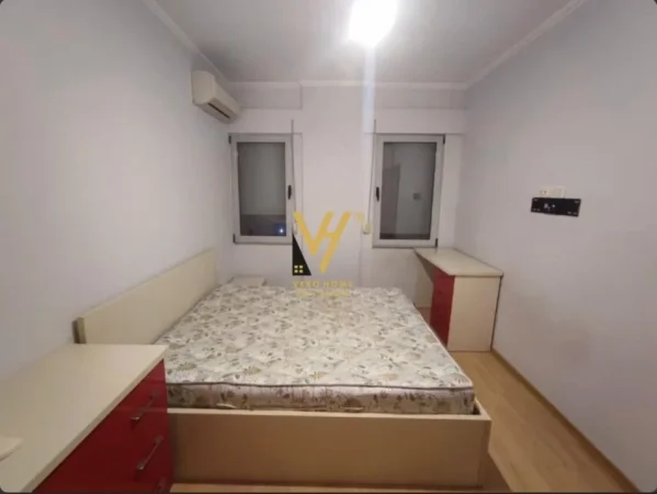 Tirane, jepet me qera apartament 1+1+Ballkon Kati 1, 60 m² 600 € (KOPSHTI BOTANIK)