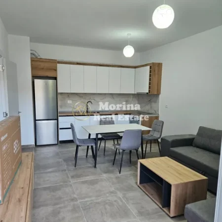 Tirane, jepet me qera apartament 1+1 Kati 3, 70 m² 450 € (Univers City)