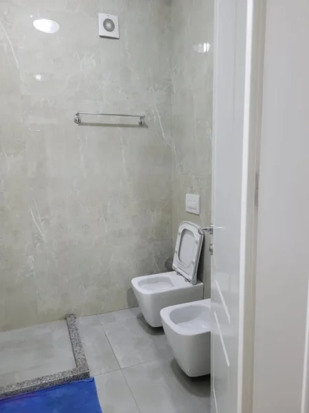 Tirane, jepet me qera apartament 1+1+Ballkon Kati 4, 68 m² 400 € (kopshti botanik)