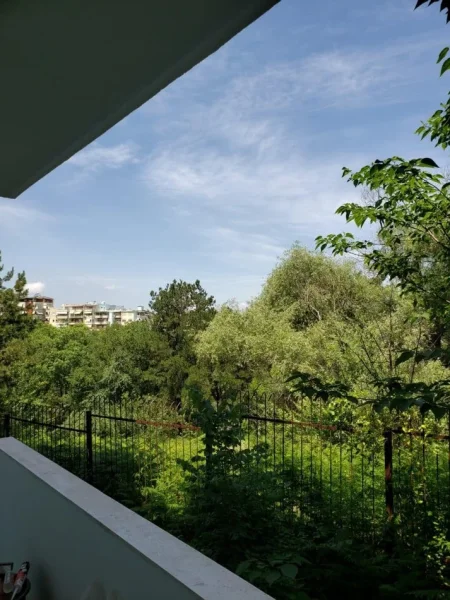 Tirane, jepet me qera apartament 1+1+Ballkon Kati 4, 68 m² 400 € (kopshti botanik)