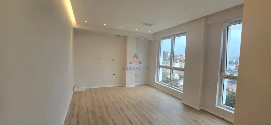 Tirane, jepet me qera apartament 1+1 , 67 m² 700 € 