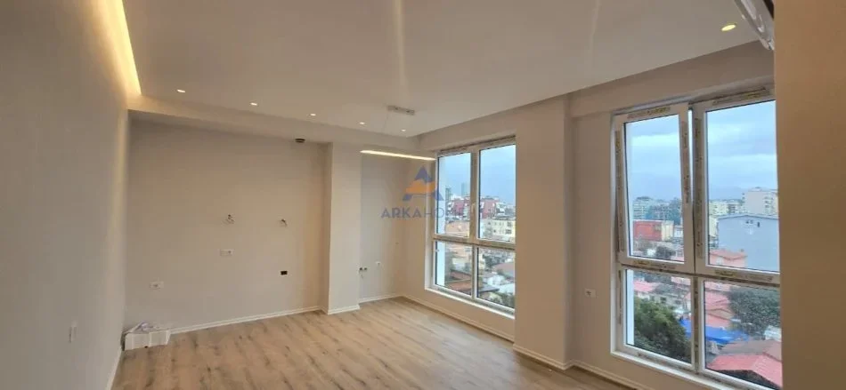 Tirane, jepet me qera apartament 1+1 , 67 m² 700 € 
