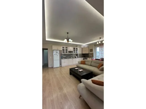 Tirane, jepet me qera apartament 2+1+Ballkon Kati 8, 116 m² 850 € (pazari i ri)