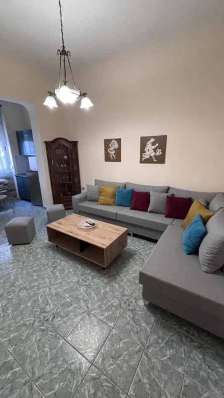 Tirane, jepet me qera apartament 2+1+Ballkon Kati 3, 