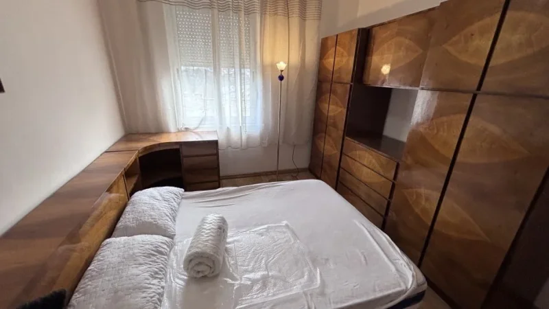 Tirane, jepet me qera apartament 2+1+Ballkon Kati 3, 