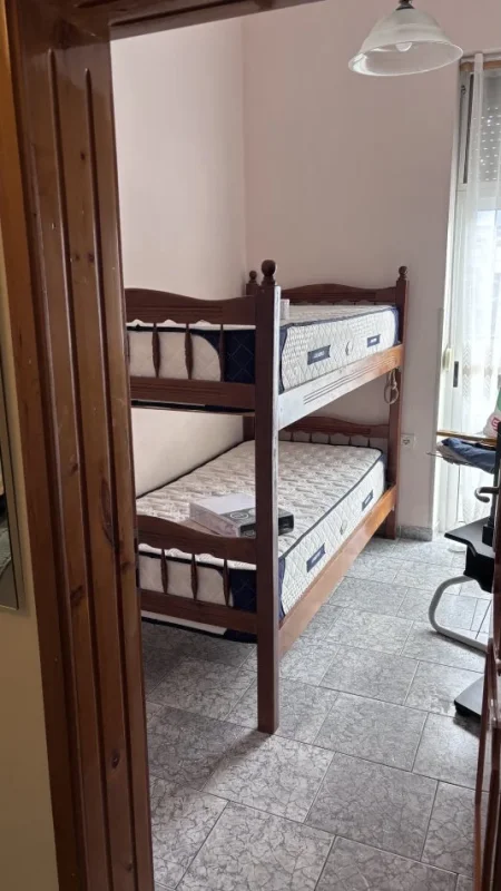 Tirane, jepet me qera apartament 2+1+Ballkon Kati 3, 