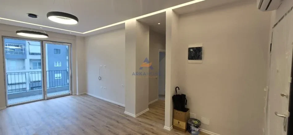 Tirane, jepet me qera apartament 2+1+Ballkon Kati 6, 92 m² 900 € 