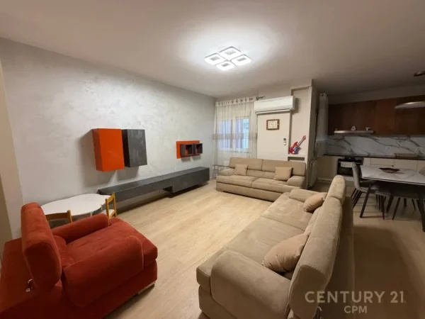 Tirane, jepet me qera apartament 3+1+Ballkon Kati 2, 124 m² 1.000 € (komuna e parisit)