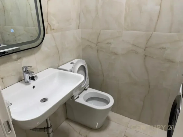 Tirane, jepet me qera apartament 3+1+Ballkon Kati 2, 124 m² 1.000 € (komuna e parisit)