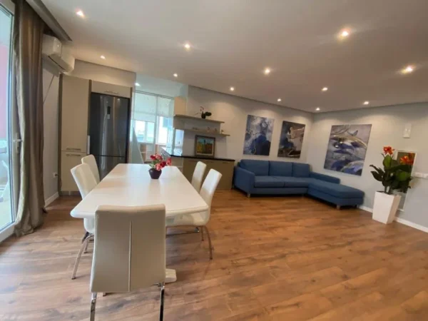 Tirane, shitet apartament 2+1+Ballkon Kati 13, 125 m² (Ekspozita)