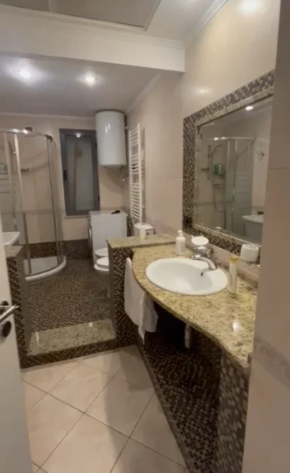 Tirane, jepet me qera apartament 2+1 Kati 7, 1.500 € (9 KATESHET)