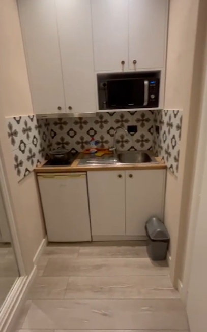 Tirane, jepet me qera apartament 2+1 Kati 7, 1.500 € (9 KATESHET)
