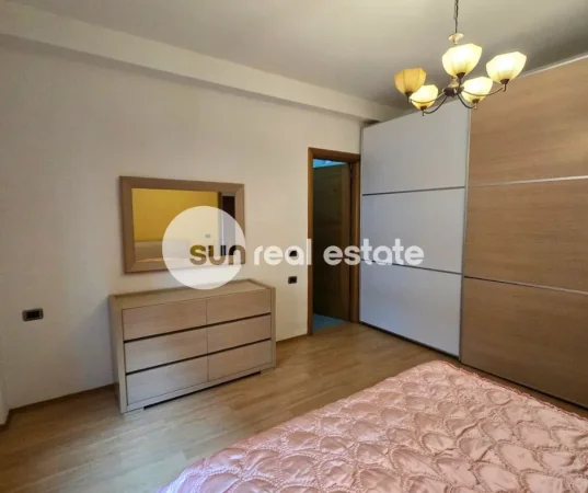 Shkoder, jepet me qera apartament 2+1+Ballkon Kati 1, 121 m² (QENDER)