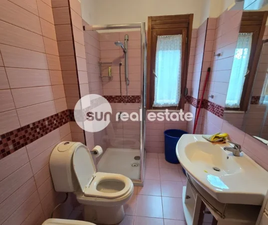 Shkoder, jepet me qera apartament 2+1+Ballkon Kati 1, 121 m² (QENDER)