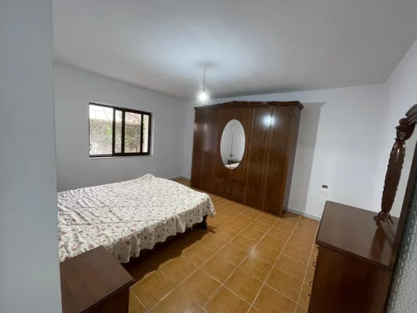Tirane, jepet me qera shtepi 2+1 Kati 1, 75 m² 380 € (Misto Mame ,Rruga Bego Hoxha)