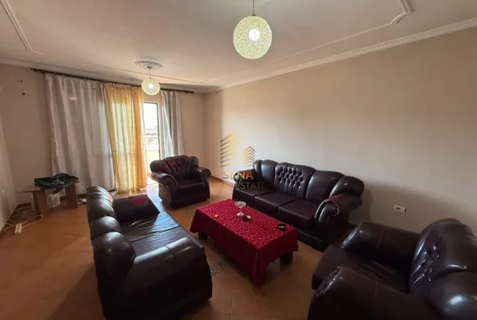 Tirane, jepet me qera apartament 1+1+Aneks+Ballkon Kati 5, 100 m² 400 € (Laprake, prane Kupoles)