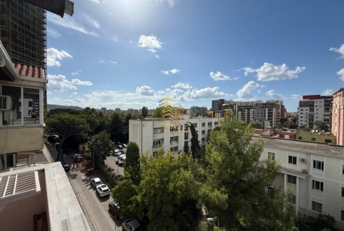 Tirane, jepet me qera apartament 1+1+Aneks+Ballkon Kati 5, 100 m² 450 € (Laprake, prane Kupoles)
