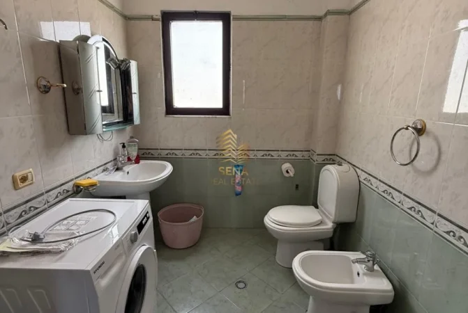 Tirane, jepet me qera apartament 1+1+Aneks+Ballkon Kati 5, 100 m² 400 € (Laprake, prane Kupoles)