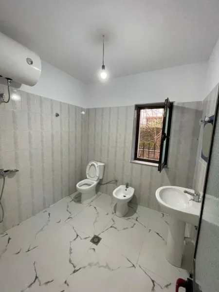 Tirane, jepet me qera shtepi 2+1 Kati 1, 75 m² 380 € (Misto Mame ,Rruga Bego Hoxha)