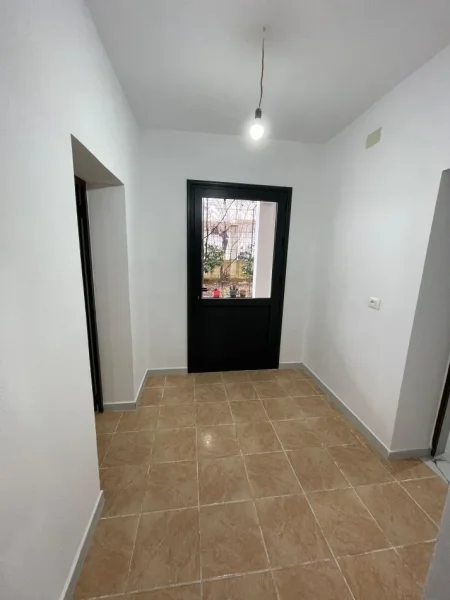 Tirane, jepet me qera shtepi 2+1 Kati 1, 75 m² 380 € (Misto Mame ,Rruga Bego Hoxha)