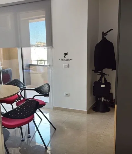 Tirane, jepet me qera zyre Kati 6, 105 m² 1.100 € (MYSLYM SHYRI)