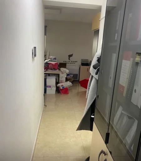 Tirane, jepet me qera zyre Kati 6, 105 m² 1.100 € (MYSLYM SHYRI)