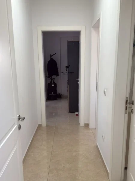 Tirane, jepet me qera zyre Kati 6, 105 m² 1.100 € (MYSLYM SHYRI)