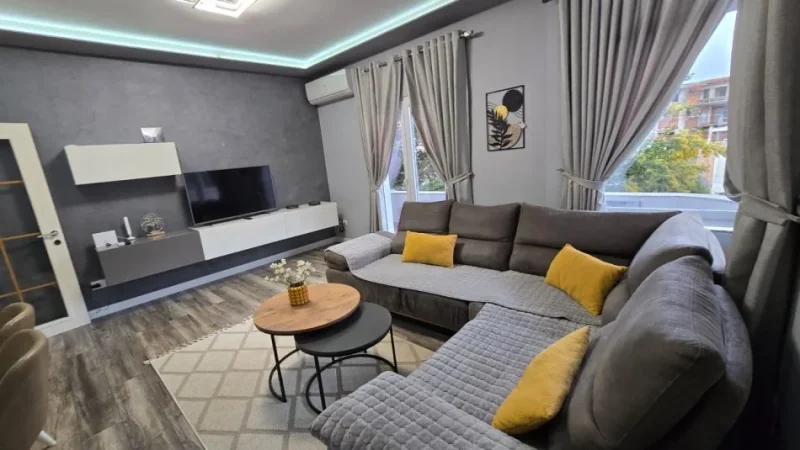 Tirane, jepet me qera apartament 2+1+Ballkon Kati 2, 95 m² 650 € (SAUK)