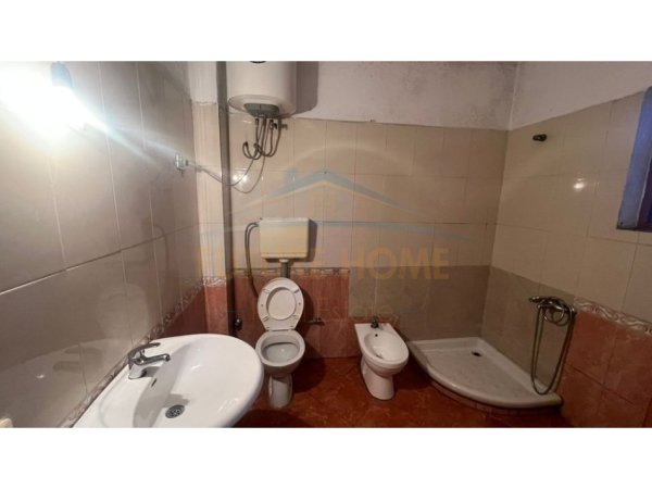 Tirane, jepet me qera garsonier 1+1 Kati 2, 27 m² 155 € (Bulevardi i Ri)