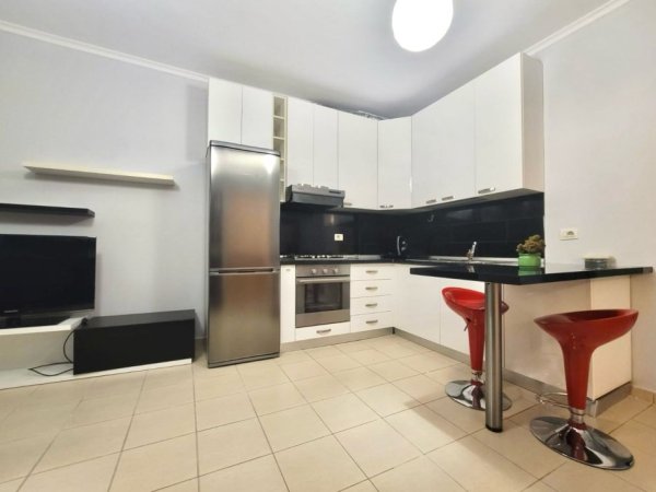 Apartament Me Qera:1+1 + Ballkon + P.Parkimi || ( 📍Liqeni Artificial - Afer Kopshtit Zologjik )