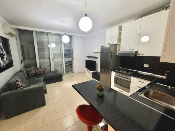 Apartament Me Qera:1+1 + Ballkon + P.Parkimi || ( 📍Liqeni Artificial - Afer Kopshtit Zologjik )